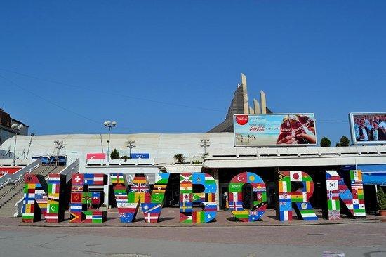 Mặt nước trong vắt và khung cảnh thanh bình bên bờ Hồ Ohrid – viên ngọc Macedonia