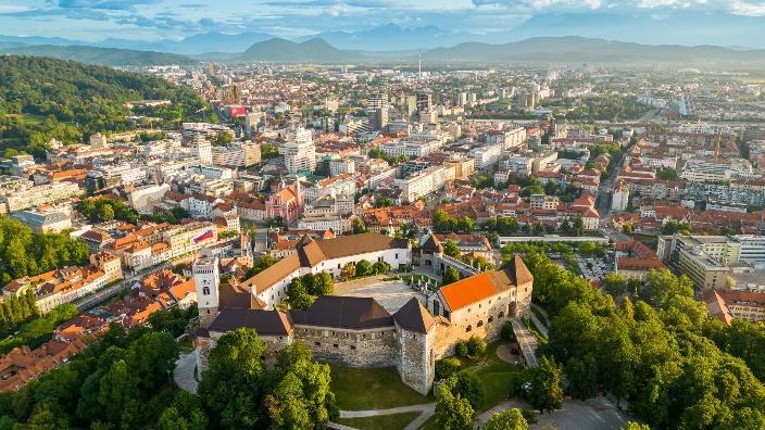 Toàn cảnh Lâu đài Ljubljana và thủ đô Slovenia thanh bình nhìn từ trên cao