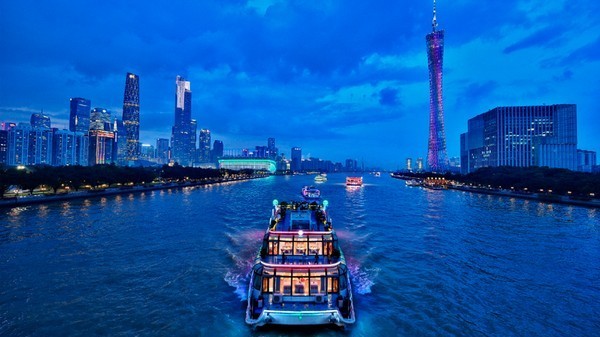 Trải nghiệm du thuyền lướt nhẹ trên dòng sông Châu Giang ngắm toàn cảnh thành phố