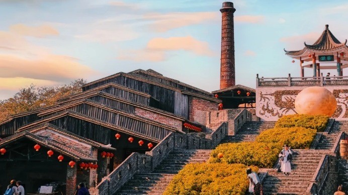 Lò gốm cổ Nam Phong với ống khói gốm sứ hơn 500 năm tuổi vẫn giữ lửa đỏ