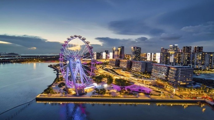 Vòng quay Bay Area Light 128m rực rỡ ánh đèn tại khu giải trí OCT Joy Harbor