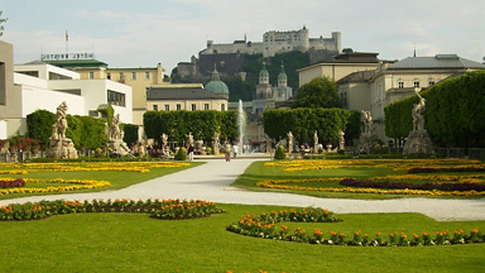 Thành phố Linz thơ mộng bên dòng sông Danube