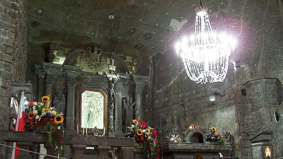 Tượng đài nhà soạn nhạc thiên tài Frédéric Chopin