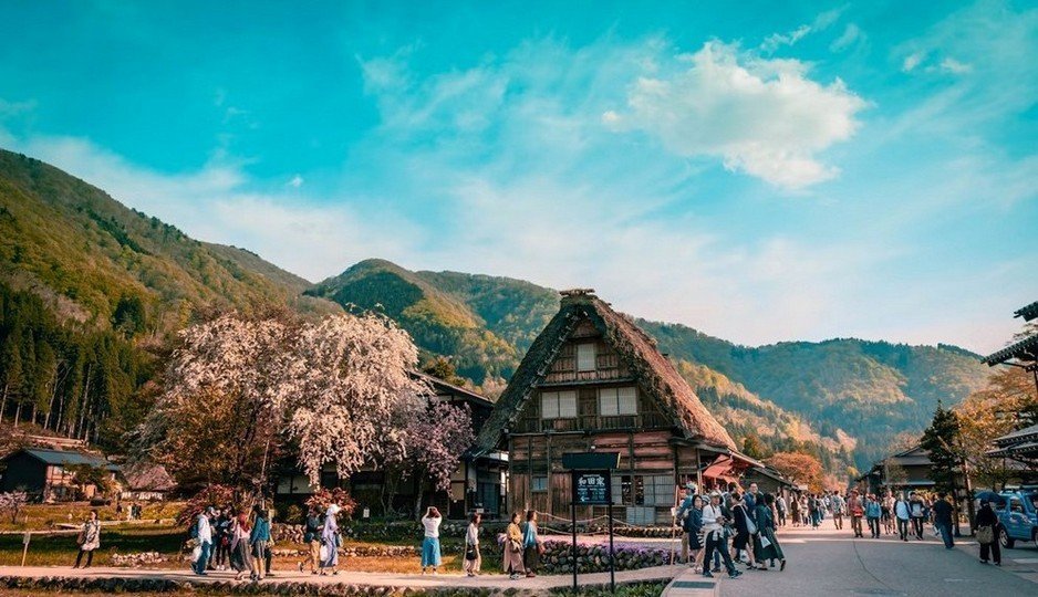 Làng cổ tích Shirakawago di sản UNESCO với những mái nhà tranh Gassho-zukuri