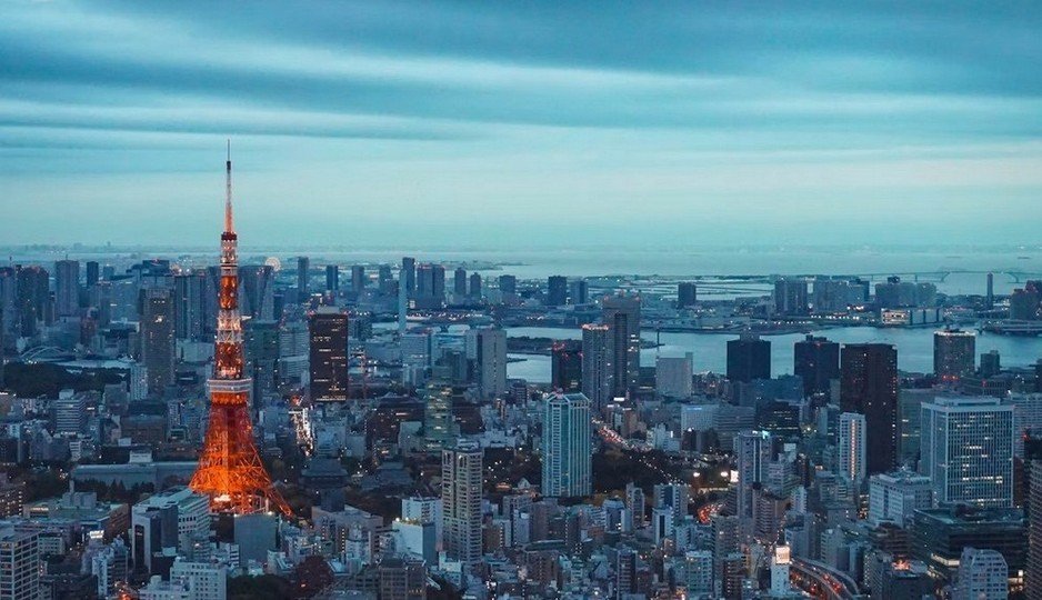 Toàn cảnh thủ đô Tokyo sôi động với tháp truyền hình Tokyo Tower đỏ rực