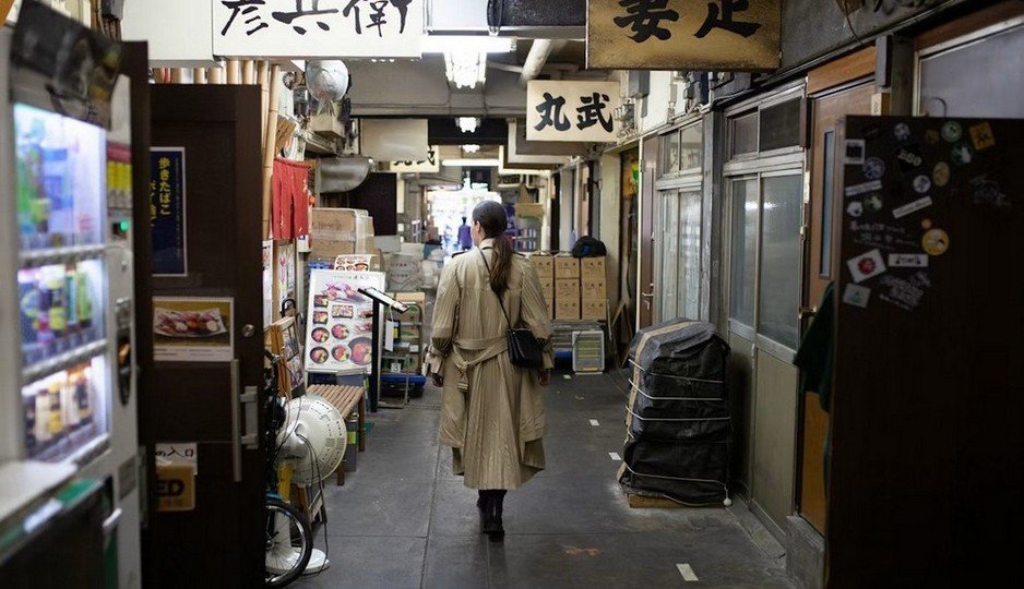 Khu phố cổ và các quầy ẩm thực hải sản tấp nập tại Tokyo