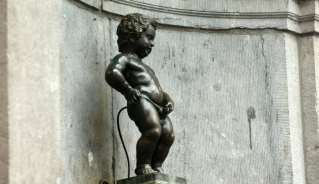 Tượng Chú Bé Đứng Tè Manneken Pis