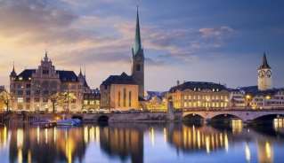 Hoàng hôn trên hồ Zurich